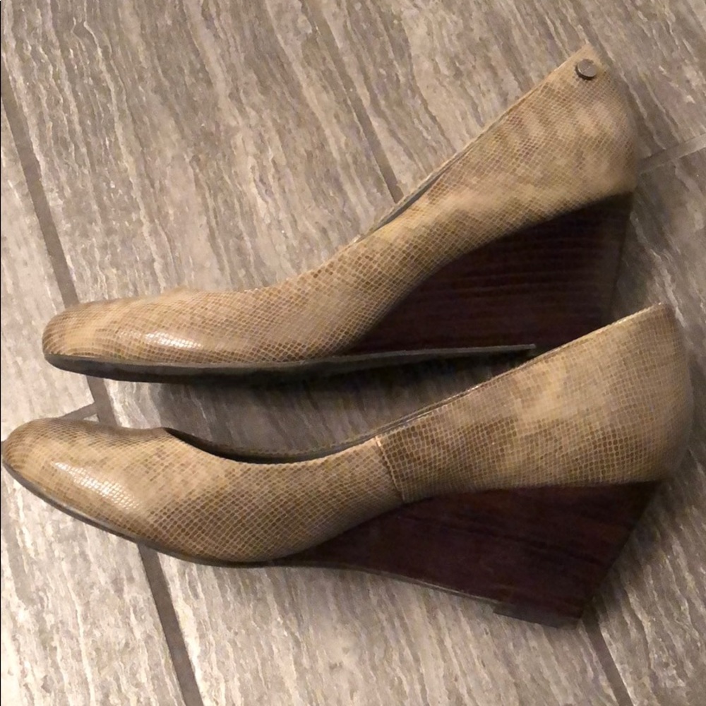 Calvin Klein beige, fake snake skin wedge